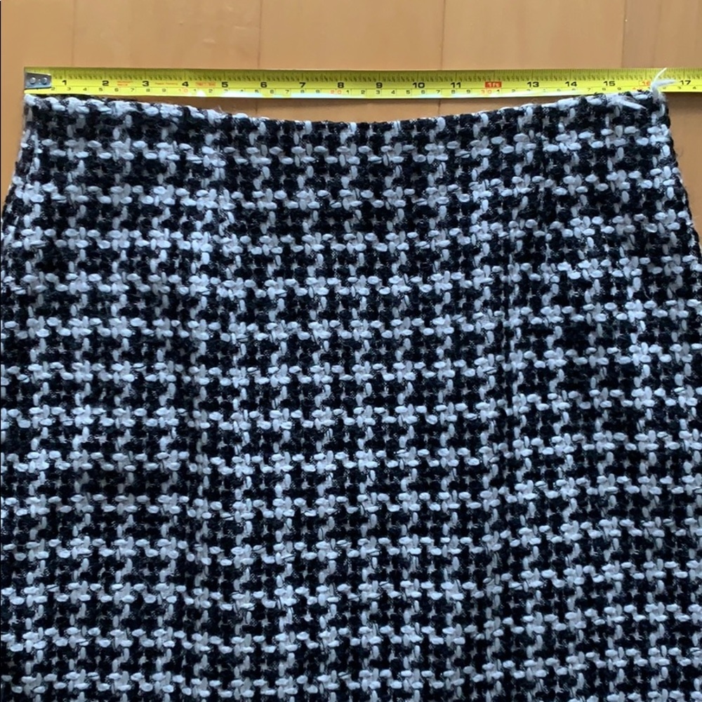 Classic Design Skirt - Picture 3 of 6